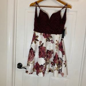 City Studios Women's Party dress Burgundy NWT Sz1- P0012